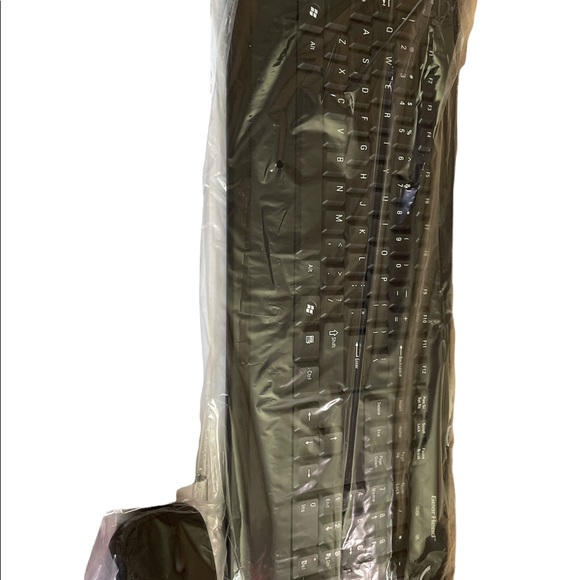 NWT Wireless Multimedia Desktop keyboard with Optical Mouse - Picture 2 of 2